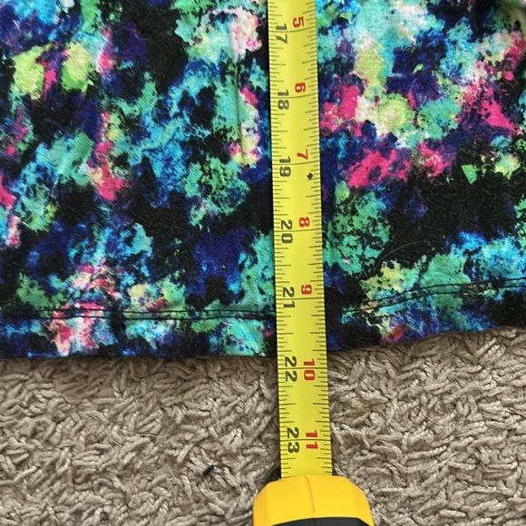 Beautiful multi colored Top - Picture 8 of 8